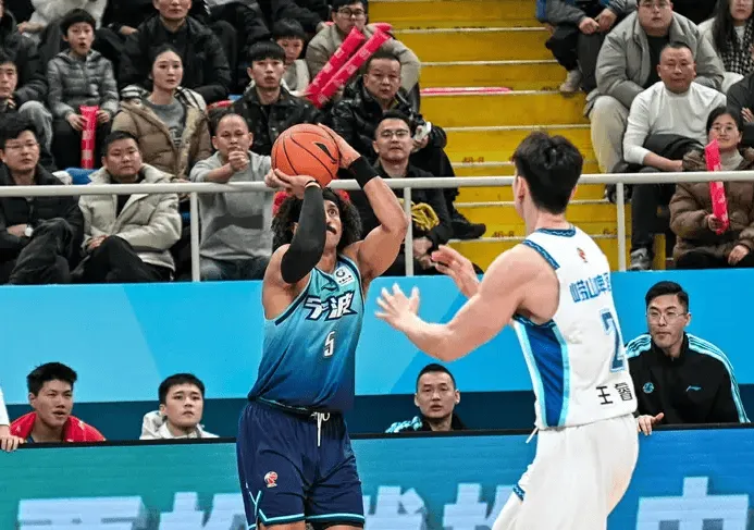 开云注册网址-鲁媒：青岛男篮整场都打得十分挣扎，外线迟迟找不到感觉